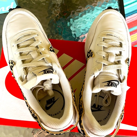 Nike wins Waffle Debut brand new in the box never worn - Picture 5 of 15